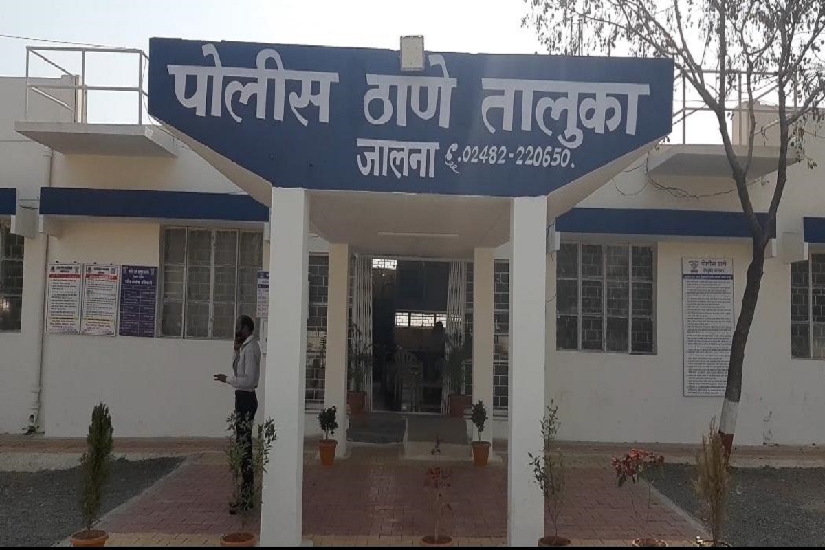 सरपंचपदाच्या निवडणुकीआधी धक्कादायक घटना; ग्रामपंचायत सदस्याचं अपहरण, नातेवाईकांमध्ये खळबळ