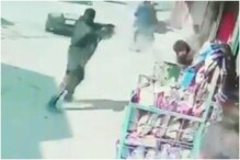 काही फूटांवरुन दहशतवाद्यांनी पोलिसांवर झाडल्या गोळ्या; थरारक घटना CCTV मध्ये कैद काही फूटांवरुन दहशतवाद्यांनी पोलिसांवर झाडल्या गोळ्या; थरारक घटना CCTV मध्ये कैद