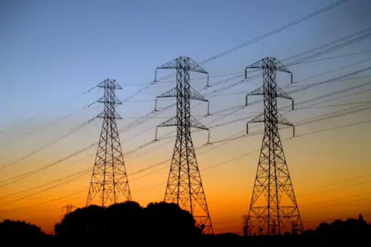 दीड लाखांचं बिल भरलं नाही म्हणून वीज कनेक्शन कापलं; नागपूरातील गरीब कुटुंब अंधारात