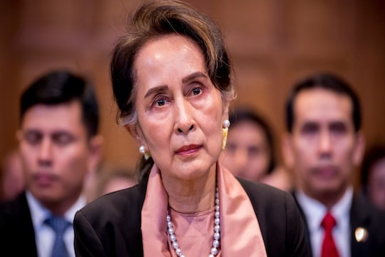 Myanmar News: म्यानमारमध्ये पुन्हा लष्काराचा सत्तेवर कब्जा, एका वर्षासाठी देशावर ताबा !