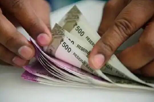 कोरोना काळात PF चा मोठा आधार; उपचारात गरज पडल्यास सहजपणे असे काढू शकता पैसे