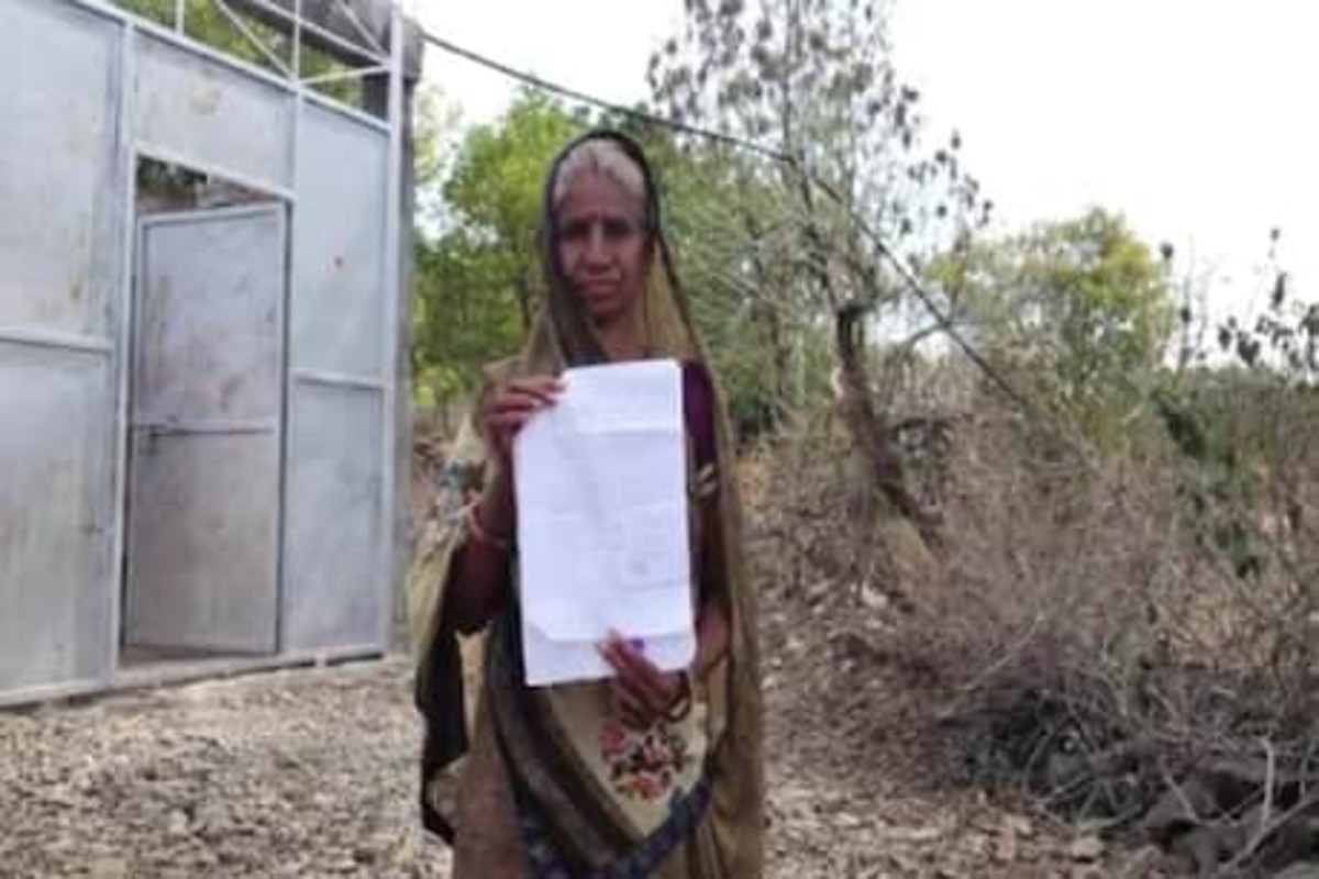 ‘शेतात जाण्यासाठी हेलिकॉप्टर हवं, लोन आणि लायसन्सही द्या’ शेतकरी महिलेचं राष्ट्रपतींना पत्र