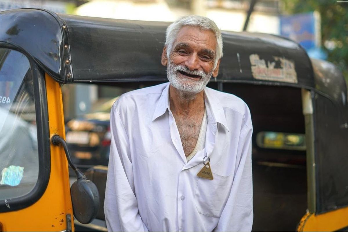 सामान्यातला हिरो! दोन्ही मुलांना गमावल्यानंतर 7 जणांची घेतली जबाबदारी; मुंबईच्या रिक्षावाल्या आजोबांची संघर्षगाथा