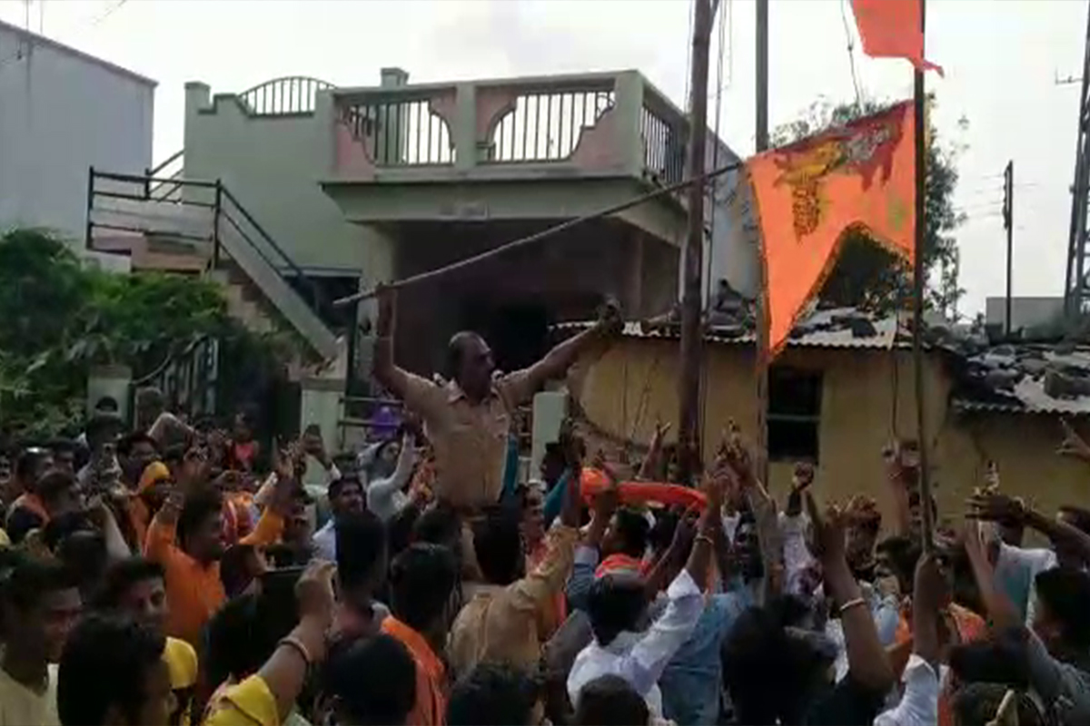 राम मंदिर निधी संकलनाच्या रॅलीत नाचणे पोलीस निरीक्षकाला भोवले, पाहा हा VIDEO