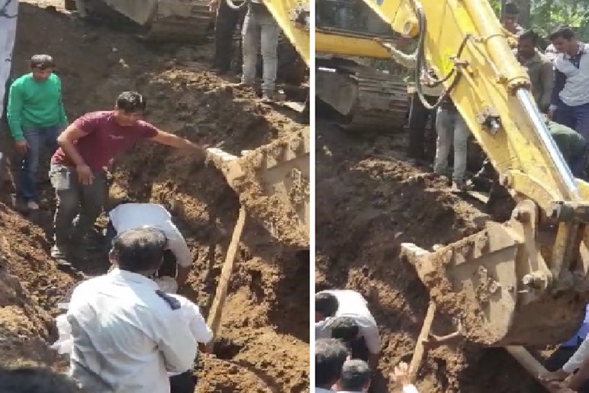 25 फूट खड्ड्यात पडून अपघात; प्रसंगावधान राखत मजूरांना बाहेर काढलं