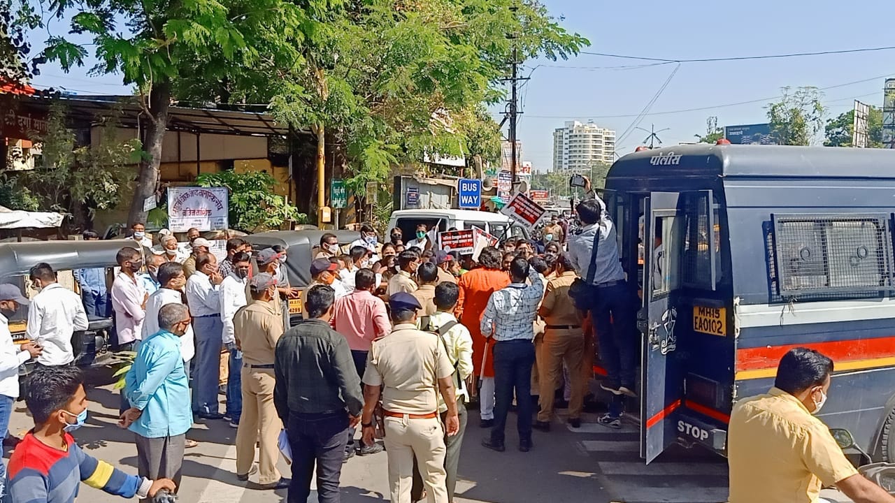 27 फेब्रुवारी: संजय राठोडांविरोधात कारवाई व्हावी आणि त्यांनी राजीनामा द्यावा याकरता राज्यभरात भाजपच्या महिला मोर्चाचं आंदोलन 27 फेब्रुवारी: संजय राठोडांविरोधात कारवाई व्हावी आणि त्यांनी राजीनामा द्यावा याकरता राज्यभरात भाजपच्या महिला मोर्चाचं आंदोलन