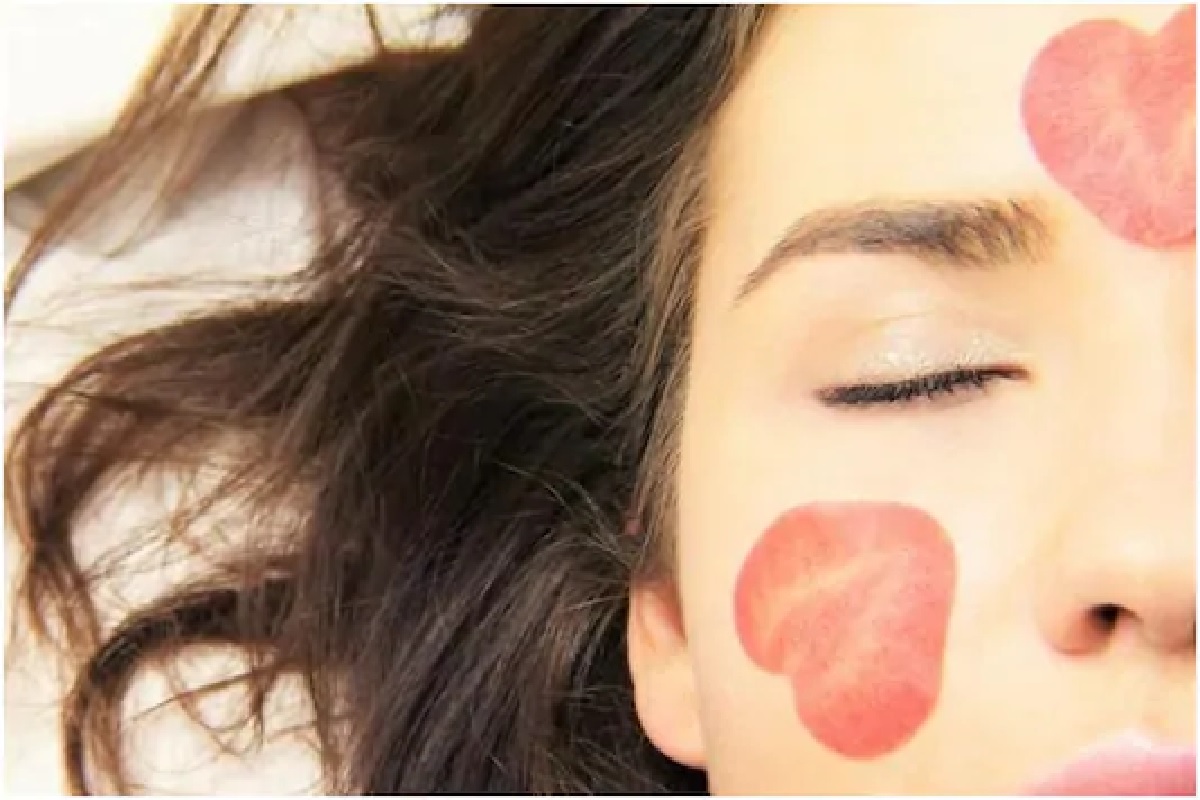 कमळ काकडी चेहऱ्याच्या सौंदर्यासाठी फायदेशीर आहे. चेहऱ्यावरील सुरकुत्या डाग किंवा मुरूमांची समस्या असेल तर, कमळ काकडीचा आहारामध्ये समावेश करावा. कमल काकडीमध्ये भरपूर प्रमाणात व्हिटॅमीन सी असतं.