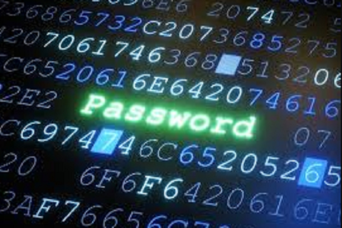 ऑनलाइन अकाउंट्सच्या बाबतीत टू फॅक्टर ऑथेंटिकेशनचा (two-factor authentication) वापर करावा. याद्वारे आपण अनेक प्रकारे सुरक्षित राहू शकतो.