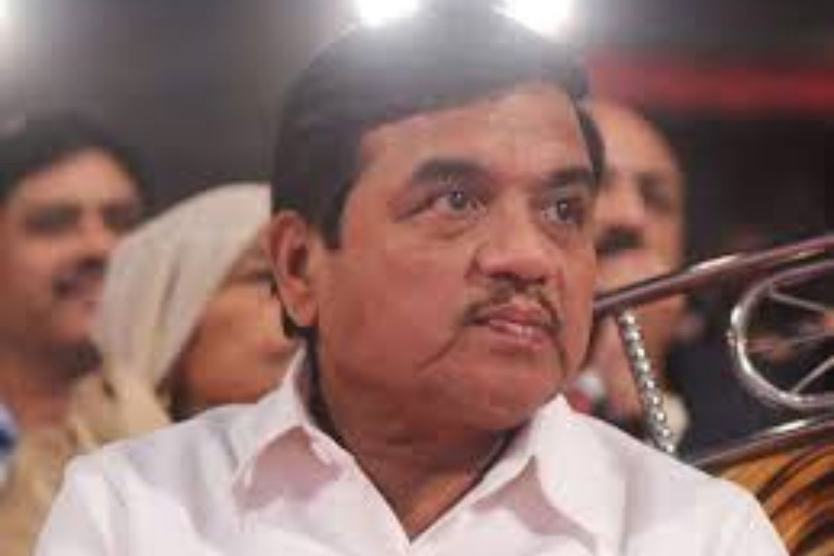 आबांची जादू आजही; आर.आर पाटील यांचं नाव घेतलं आणि 40 कोटी जास्त मिळाले