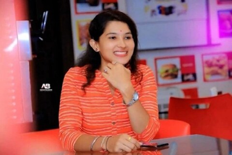 पूजा चव्हाण हिचे वडील पहिल्यांदाच माध्यमांसमोर आले असून त्यांनी आपल्या मुलीबाबत घडलेल्या या घटनेविषयी भाष्य केलं आहे. 