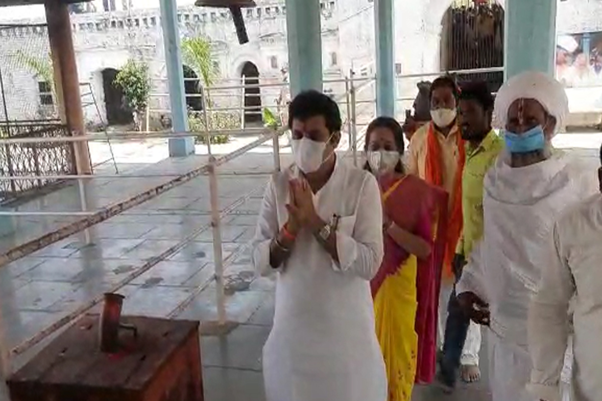 संजय राठोडांचा राजीनामा मंजूर केल्यामुळे पोहरादेवीचे महंत संतापले, म्हणाले...