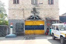 साताऱ्याच्या जेलमध्ये परदेशी तरुणांचा नग्न होऊन धिंगाणा, पोलिसांनाही केली मारहाण साताऱ्याच्या जेलमध्ये परदेशी तरुणांचा नग्न होऊन धिंगाणा, पोलिसांनाही केली मारहाण
