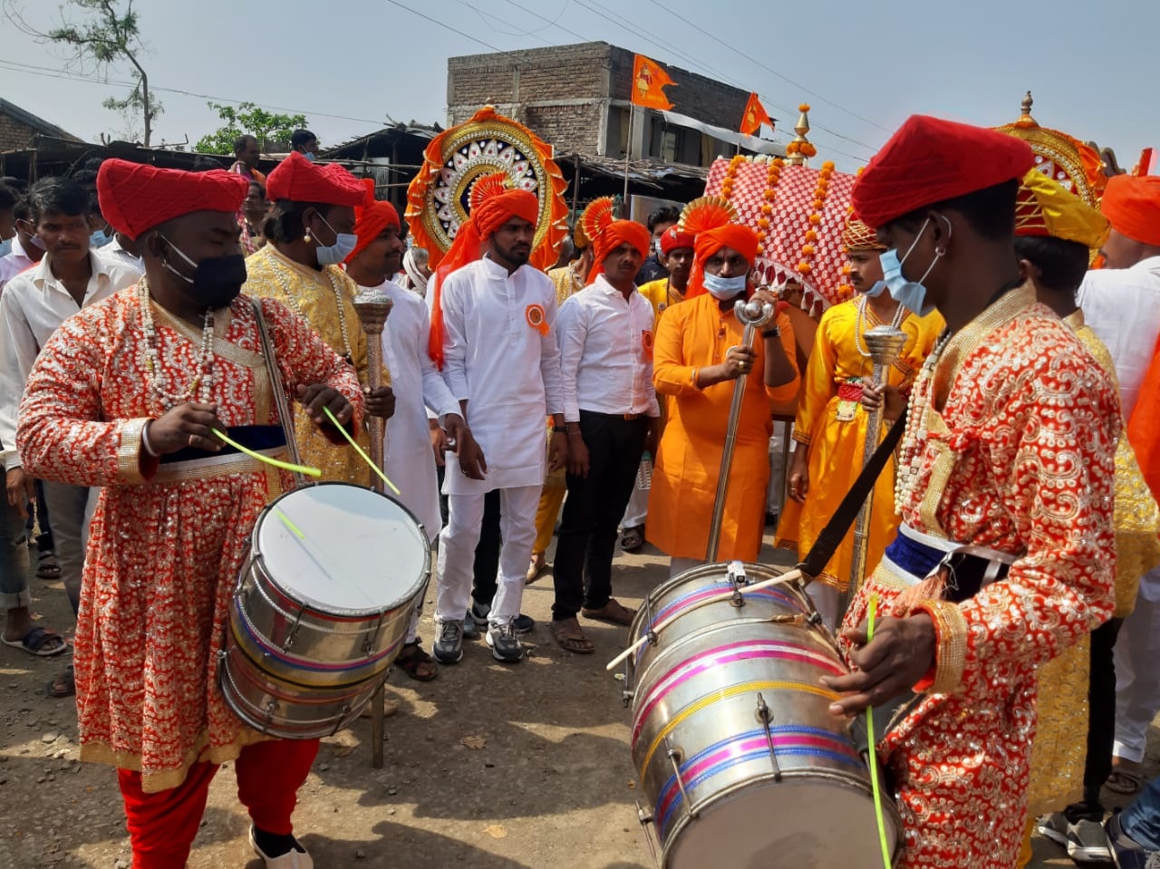 शिवजयंतीच्या नियमांचा फज्जा, आमदारांसह 300 ते 400 जणांविरोधात गुन्हा दाखल