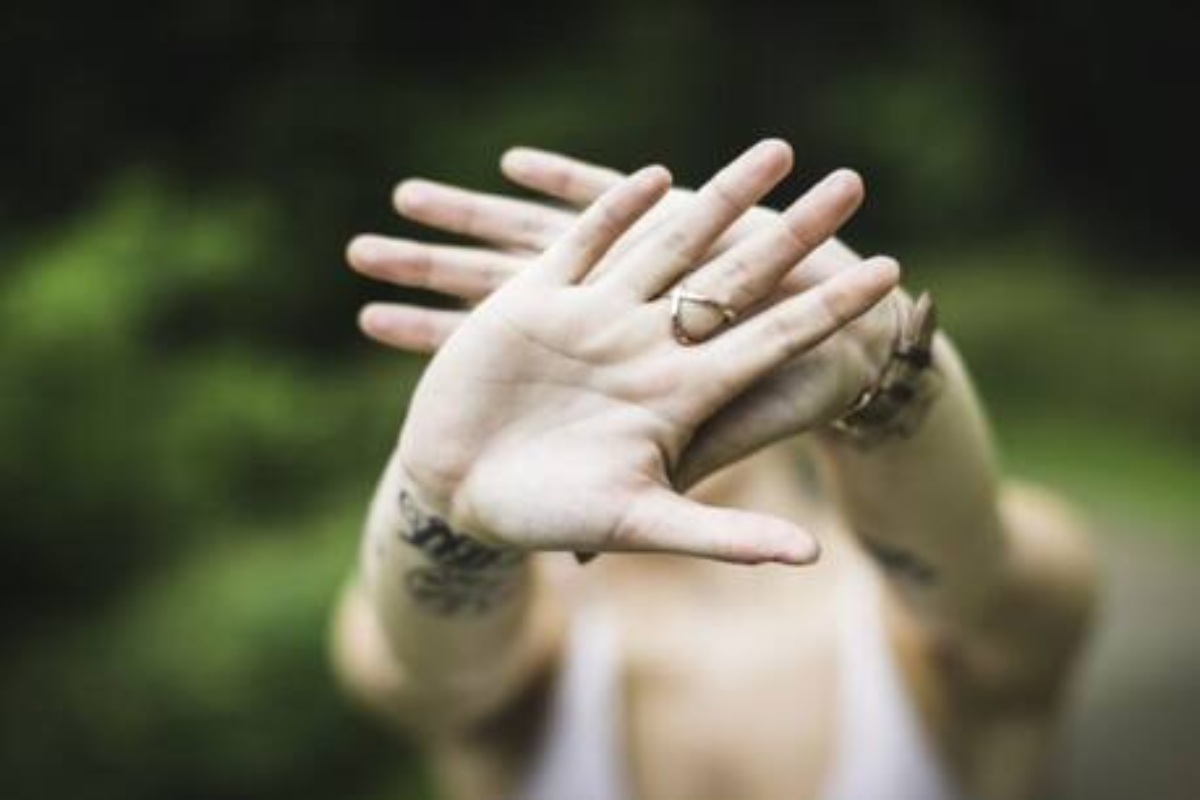 श्वेता तेरा Mic ऑन है! सहकाऱ्यांनी सांगूनही ZOOM कॉलवर बरळणारी श्वेता कोण आहे?