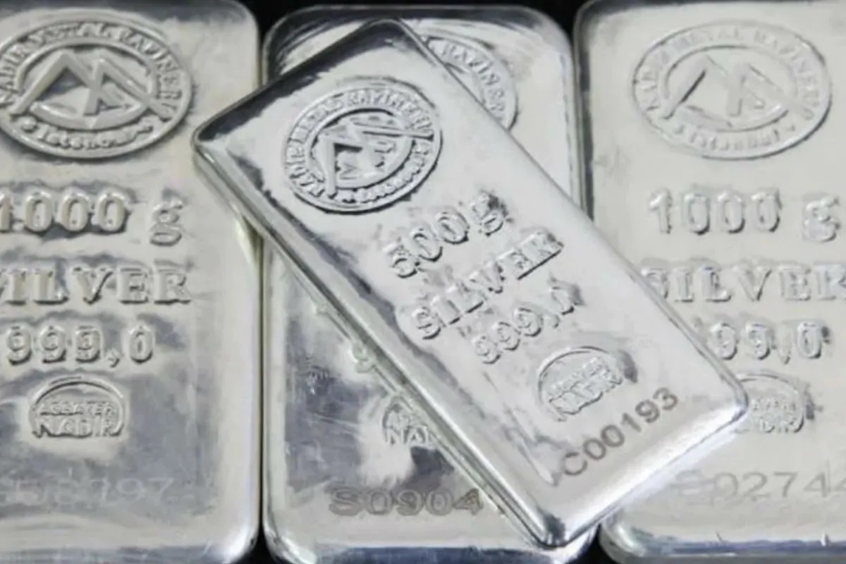 याठिकाणी गुंतवणूकदारांची सोन्यापेक्षा चांदीला पसंती! सप्टेंबरनंतर चांदीने गाठला उच्चांक