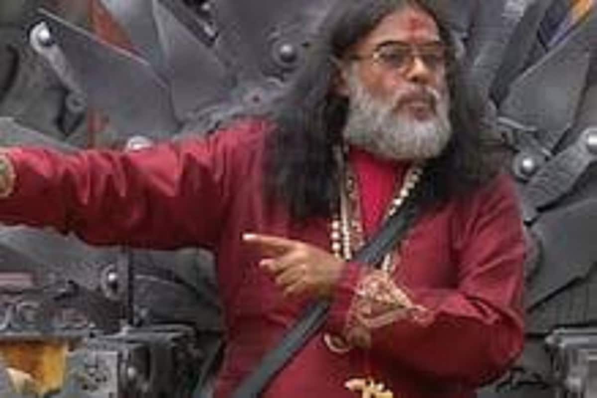 बिग बॉसच्या घरातून बाहेर पडताना स्वामी ओम यांनी बिग बॉसलादेखील धमकी दिली होती. बिग बॉसनं पुन्हा घरी बोलावलं नाही तर फिनाले होऊ देणार नाही, अशी धमकी त्यांनी दिली होती. बिग बॉसच्या घरातून बाहेर पडताना स्वामी ओम यांनी बिग बॉसलादेखील धमकी दिली होती. बिग बॉसनं पुन्हा घरी बोलावलं नाही तर फिनाले होऊ देणार नाही, अशी धमकी त्यांनी दिली होती.