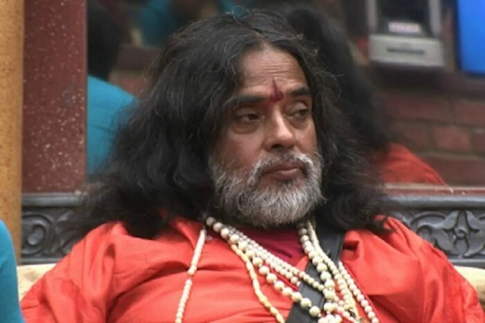 स्वामी ओम यांचा अश्लील व्हिडीओही व्हायरल झाला होता. यामध्ये स्वामी एका बिकिनी घातलेल्या मुलीसोबत होते. 