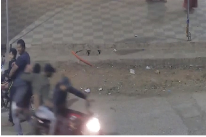 मनसे पदाधिकाऱ्याला अज्ञातांनी नेले फरफटत, पाहा हा LIVE VIDEO