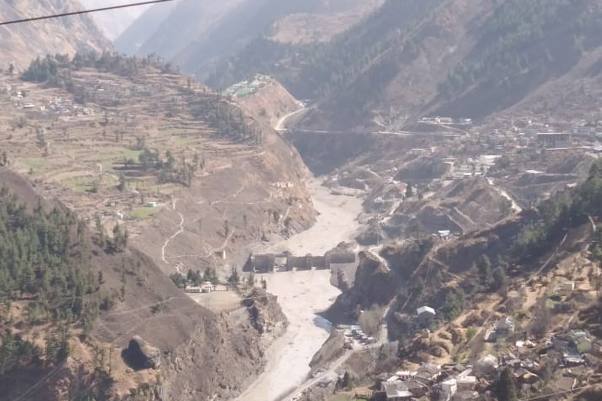 उत्तराखंडमध्ये हिमकडा नदीत कोसळला, महापुरात अनेक लोकं गेली वाहून!