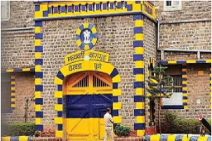 येरवडा जेलबाहेर रात्री 12 वाजता फटाक्यांची आतषबाजी, अटकेत असलेल्या गुंडाचा वाढदिवस केला साजरा