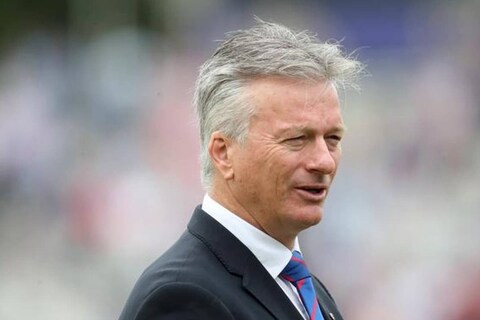 ऑस्ट्रेलियाचा माजी कॅप्टन स्टीव्ह वॉनं (Steve Waugh) टीम इंडियाचा कॅप्टन विराट कोहलीचं (Virat Kohli) कौतुक केलं आहे. स्टीव्ह वॉचा असा विश्वास आहे की, विराट कोहलीच्या वृत्तीमुळे टीमला प्रत्येक अडचणींशी लढा देण्याची सवय लावली आहे. 