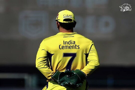 IPL 2021: 'थाला'ची टीम दिसणार नव्या अंदाजात, लष्कराच्या सन्मानासाठी CSK ने केली नवी जर्सी लाँच