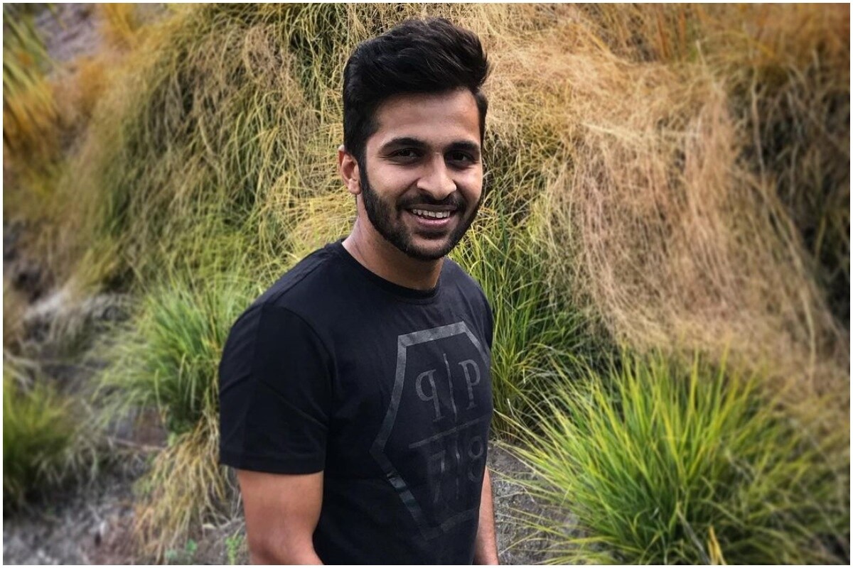शार्दुल ठाकूर : सुंदर आणि नटराजन यांच्याप्रमाणेच शार्दुल ठाकूरही (Shardul Thakur) ऑस्ट्रेलियात नेट बॉलर म्हणून गेला होता. पण खेळाडूंना दुखापती झाल्यामुळे ब्रिस्बेन टेस्टमध्ये त्याला खेळवण्यात आलं. या मॅचमध्ये ठाकूरने बॅट आणि बॉलने कमाल केली. मॅचमध्ये त्याने 7 विकेट घेतल्या, तसंच पहिल्या इनिंगमध्ये 67 रनची खेळी केली आणि टीमला वाचवलं. नटराजनप्रमाणेच शार्दुलचीही फायनल खेळण्याची इच्छा सत्यात उतरणं मुश्किल आहे. शार्दुल ठाकूर : सुंदर आणि नटराजन यांच्याप्रमाणेच शार्दुल ठाकूरही (Shardul Thakur) ऑस्ट्रेलियात नेट बॉलर म्हणून गेला होता. पण खेळाडूंना दुखापती झाल्यामुळे ब्रिस्बेन टेस्टमध्ये त्याला खेळवण्यात आलं. या मॅचमध्ये ठाकूरने बॅट आणि बॉलने कमाल केली. मॅचमध्ये त्याने 7 विकेट घेतल्या, तसंच पहिल्या इनिंगमध्ये 67 रनची खेळी केली आणि टीमला वाचवलं. नटराजनप्रमाणेच शार्दुलचीही फायनल खेळण्याची इच्छा सत्यात उतरणं मुश्किल आहे.