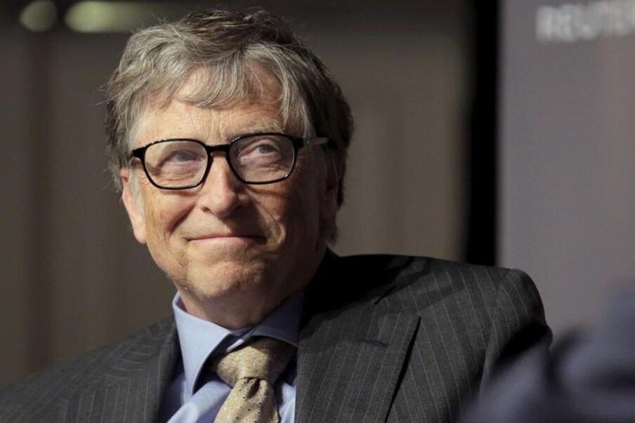 बिल गेट्स (Bill Gates) - मायक्रोसॉफ्ट कंपनीचे संस्थापक आणि पृथ्वीवरील सर्वात श्रीमंत व्यक्ती म्हणजे बिल गेट्स. बिल गेट्स यांनी हॉर्वर्ड विद्यापीठातून शिक्षण घेतले आहे. दोन वर्षे शिक्षण घेतल्यानंतर ते विद्यापीठातून बाहेर पडले