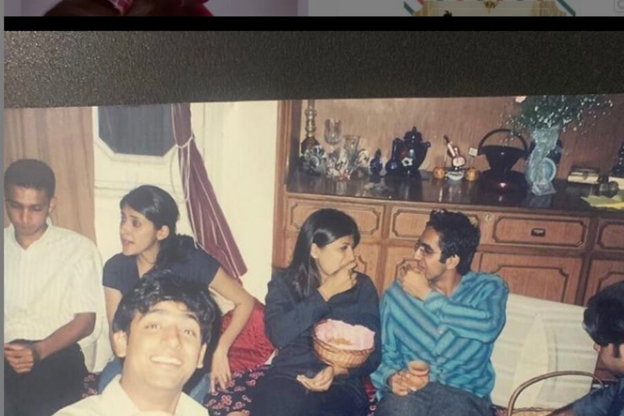 अभिनेता आयुष्यमान खुराना आणि पत्नी ताहीरा कश्यप हे आपल्या शालेय जीवनापासून एकमेकांवर प्रेम करत होते. त्यांनी जेव्हा लग्नं केलं तेव्हा ते 26 वर्षाचे होते. या जोडली 2 आपत्येसुद्धा आहेत.