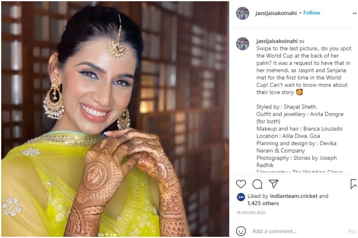 बुमराह-संजनाच्या मेहेंदी सोहळ्याचे फोटो सोशल मीडियावर व्हायरल झाले. यामध्ये संजना गणेशननने पिवळ्या रंगाचे कपडे घातले आहेत. संजनाच्या हातावरच्या मेहेंदीमध्ये वर्ल्ड कप 2019 च्या ट्रॉफीचं डिझाईन आहे. बुमराह-संजनाच्या मेहेंदी सोहळ्याचे फोटो सोशल मीडियावर व्हायरल झाले. यामध्ये संजना गणेशननने पिवळ्या रंगाचे कपडे घातले आहेत. संजनाच्या हातावरच्या मेहेंदीमध्ये वर्ल्ड कप 2019 च्या ट्रॉफीचं डिझाईन आहे.