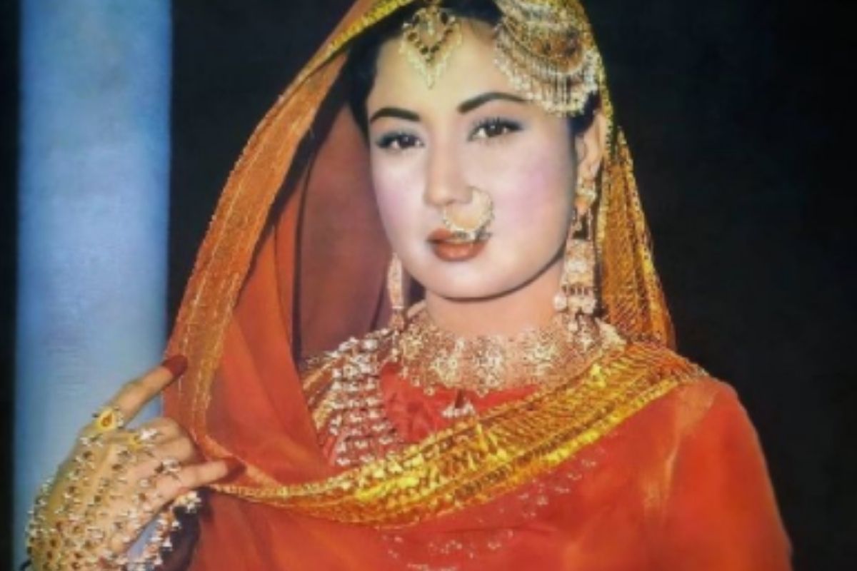 'चाँद तनहा है आसमाँ तनहा...' मीना कुमारी यांनी लिहिली होती शायरी, मृत्यूनंतर कवी गुलजार यांनी प्रकाशित केला संग्रह