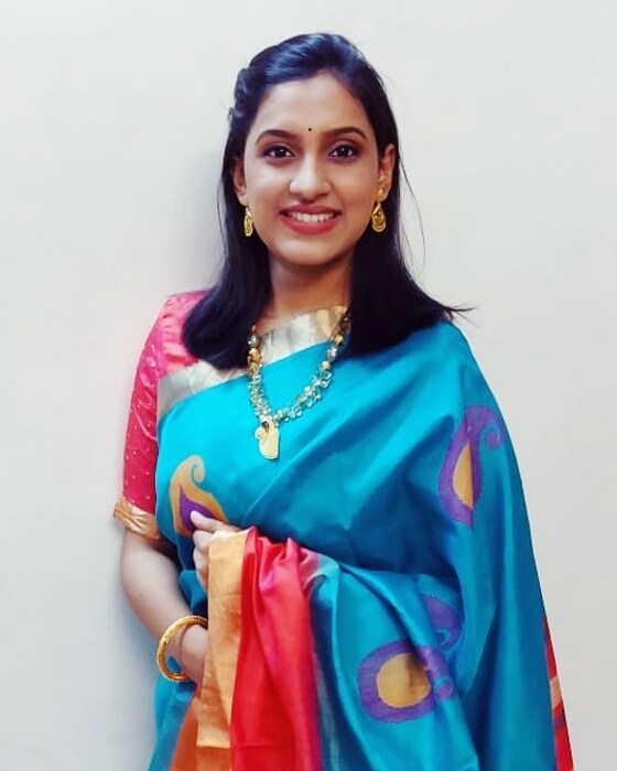 अद्वैत दादरकरचे आई-बाबा शुभदा आणि श्रीकांत दादरकर यांच्याकडे तिनं नाट्यसंगीताचा डिप्लोमा केला. त्यात ती प्रथम क्रमाकाने उत्तीर्ण झाली. (Uma Pendharkar/instagram)