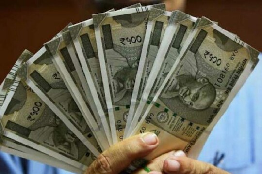 नोकरी करता करता सोप्या पद्धतीनं पैसे कमवा; 'हे' गुंतवणुकीचे पर्यात ठरतील फायदेशीर