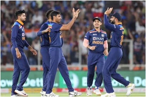 भारताचा फास्ट बॉलर भुवनेश्वर कुमार (Bhuvneshwar Kumar) याने टी20 आणि वन-डे मालिकेत (India vs England) जोरदार पुनरागमन केलं.