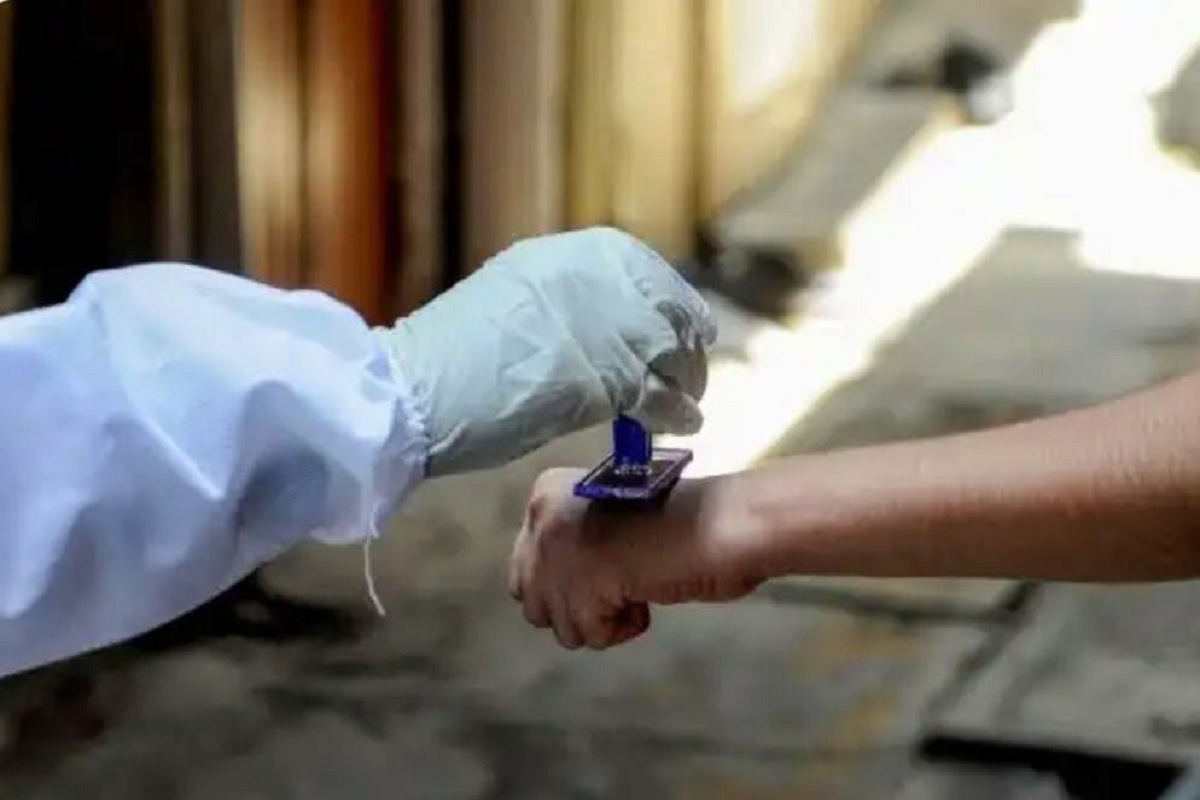 होम आयसोलेशननंतर कोरोना टेस्ट करण्याची गरज नसते? AIIMS चे प्रमुख डॉ. रणदीप गुलेरिया म्हणाले...