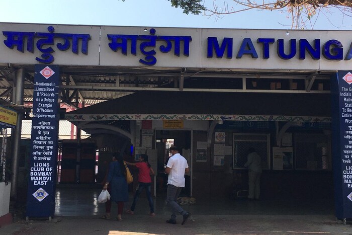 ह्या आगळ्यावेगळ्या स्थानकाची नोंद 'लिम्काबुक' मध्ये सुद्धा करण्यात आली आहे.