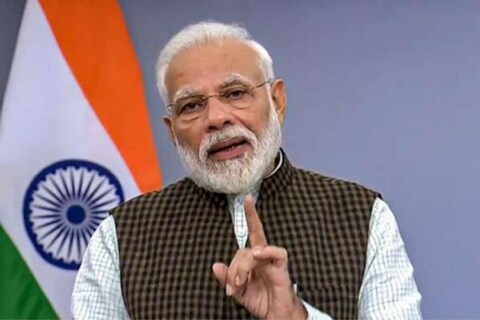 पंतप्रधान नरेंद्र मोदी (PM Narendra Modi) यांनी उच्चस्तरीय बैठक (PM Taking a High Level Meeting) बोलावली आहे. देशात आणखी कडक निर्बंध लागू करण्याचा दृष्टीनं या बैठकीत निर्णय होण्याची शक्यता वर्तवली जात आहे. 
