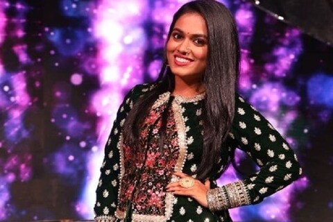 इंडियन आयडलमध्ये (Indian Idol 12) घडलेल्या या प्रकारामुळं खरोखरंच ते कलाकार गरीब असतात का? की निव्वर प्रसिद्धीसाठी स्टंटबाजी केली जाते? असा प्रश्न आता उपस्थित झाला आहे. 