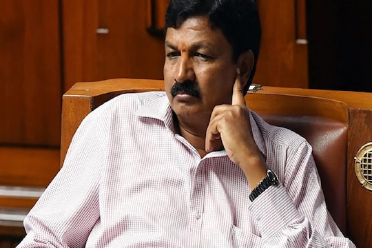 'मराठी लोक चांगले पण कानडी XXX...' Sex Tape case मध्ये अडकलेल्या माजी मंत्र्याचं आणखी एक वादग्रस्त चॅट लीक