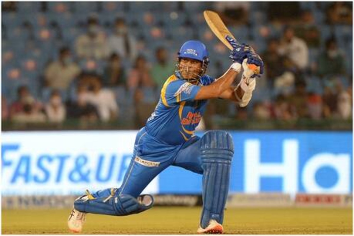 Road Safety World Series: 18 वर्षांनी मारला तसाच सिक्स, रायपूरच्या मैदानात सचिन नावाचं 'वादळ'; पाहा VIDEO