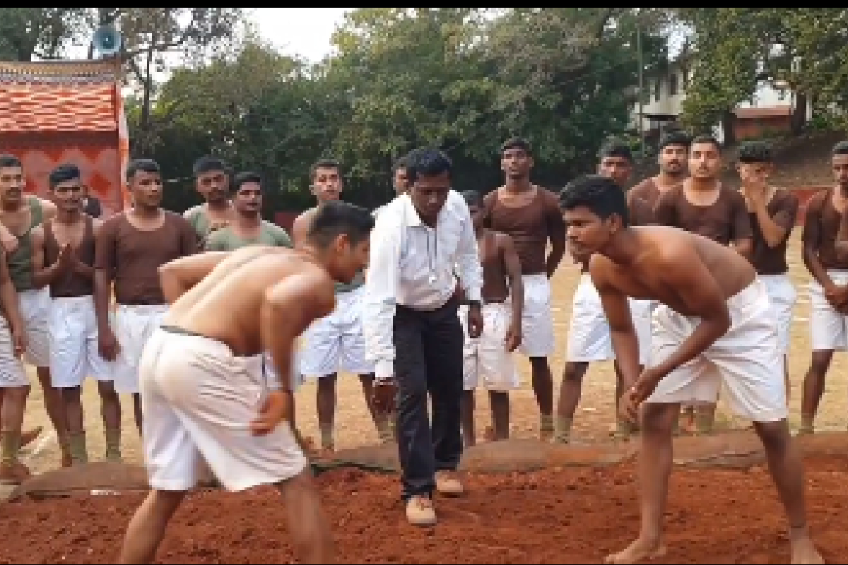 परश्या कुस्तीच्या आखाड्यात; पैलवान मित्रांसाठी शेअर केला सैराट व्हिडीओ