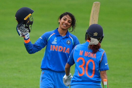IND vs SA : 364 दिवसानंतर मैदानात उतरली स्मृती आणि...