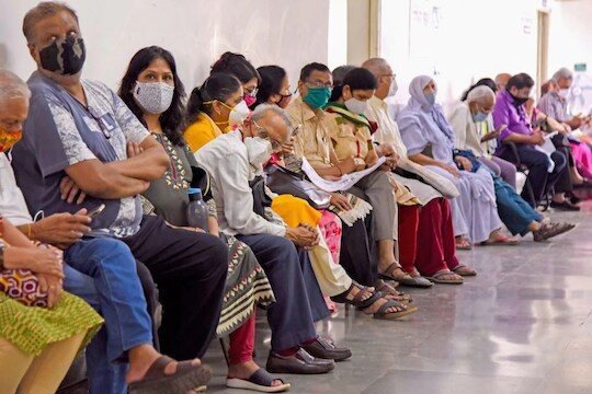 Pune News: पुणेकरांवर कोरोनाचा भीषण परिणाम; 22 टक्के लोकांच्या नोकऱ्या गेल्या, उत्पन्नही घटलं
