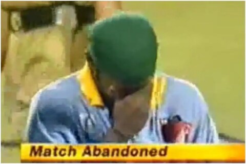 भारतीय क्रिकेटच्या (Team India) इतिहासात 13 मार्च 1996 हा एक काळा दिवस आहे. या दिवशी श्रीलंकेविरुद्ध झालेल्या वर्ल्ड कप सेमी फायनलच्या (India vs Sri Lanka 1996 World Cup Semi Final) आठवणी भारतीय फॅन्सना आजही छळतात.