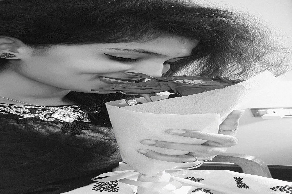 काही फोटोमध्ये तर पूजा चव्हाण (Pooja Chavan) संजय राठोड (sanjay rathod) सोबत सेल्फी घेताना दिसून आली होती. काही फोटोमध्ये तर पूजा चव्हाण (Pooja Chavan) संजय राठोड (sanjay rathod) सोबत सेल्फी घेताना दिसून आली होती.