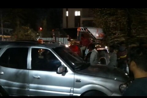 पोलीस अधीक्षक (Superintendent Of Police) मनोज पाटील (Manoj Patil Vehicle Accident) यांच्या गाडीला एका ऊस वाहतूक करणाऱ्या ट्रॅक्टरने जोरदार धडक (Sugarcane loaded tractor hit) मारली आहे. हा अपघात नगर- औरंगाबाद महामार्गावरील पोलीस अधिक्षक कार्यालयासमोर झाला.