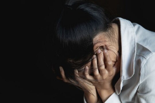 नोकरीच्या आमिषाने ऑफिसमध्ये बोलावून केला होता बलात्कार; 17 वर्षांनंतर FB वर दिसला नराधम आणि...