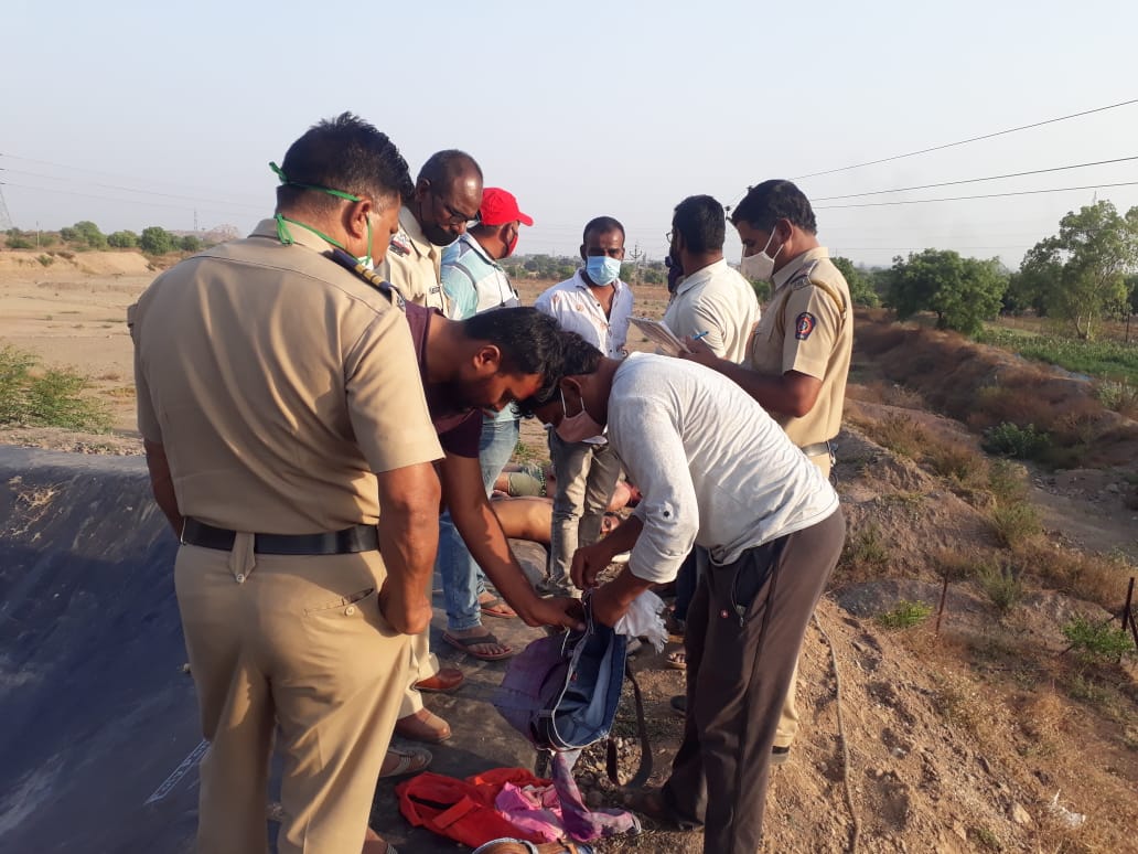 जालन्यातील कुंभार गल्ली पाणीवेस येथे राहणारा गजानन जोरले (वय 32) आणि सोनल नगर जुनं जालना येथे राहणारा कैलास खरात (वय 30) याचा या दुर्घटनेत मृत्यू झाला आहे. जालन्यातील कुंभार गल्ली पाणीवेस येथे राहणारा गजानन जोरले (वय 32) आणि सोनल नगर जुनं जालना येथे राहणारा कैलास खरात (वय 30) याचा या दुर्घटनेत मृत्यू झाला आहे.