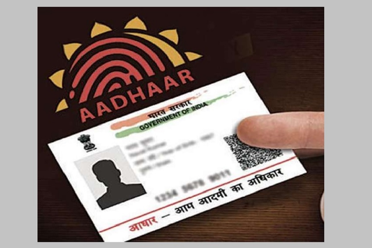 Aadhaar Card मध्ये मोबाईल नंबर असा करा अपडेट; जाणून घ्या सोप्या टीप्स