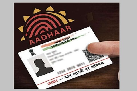 आधार कार्डमध्ये काही बदल करायचे असल्यास ही प्रक्रिया आता सोपी झाली आहे. आधार अपडेट करणं केवळ फायद्याचंच नाही, तर अनेक ऑनलाईन सेवांसाठी आवश्यकही आहे. 